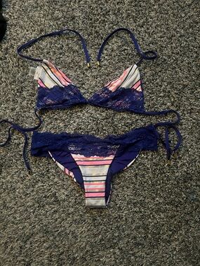 Beach Bunny White Navy Pink Striped Swimwear Top